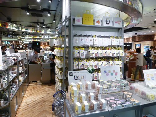 【東京駅情報】GRANSTA(グランスタ)丸の内坂エリアに新店続々!01。_c0152767_2374270.jpg