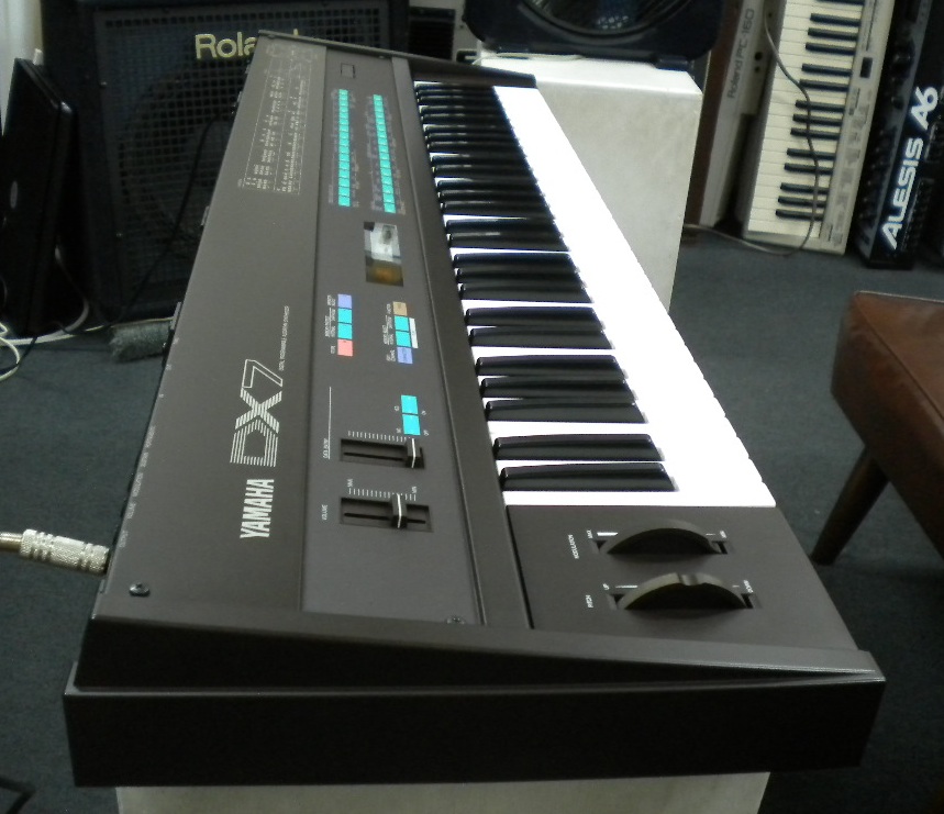 ヤマハ　DX7 シンセサイザー　　YAMAHA