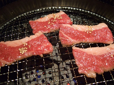 /// ついに借りてまいりました『うし田のまるごと一頭 ぎゅうぎゅう』プレート ///_f0112434_1823110.jpg