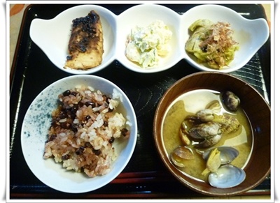 暑くて食欲も落ちるから、この程度のうちご飯でも許せる範囲かなぁ。。。_b0175688_2263375.jpg