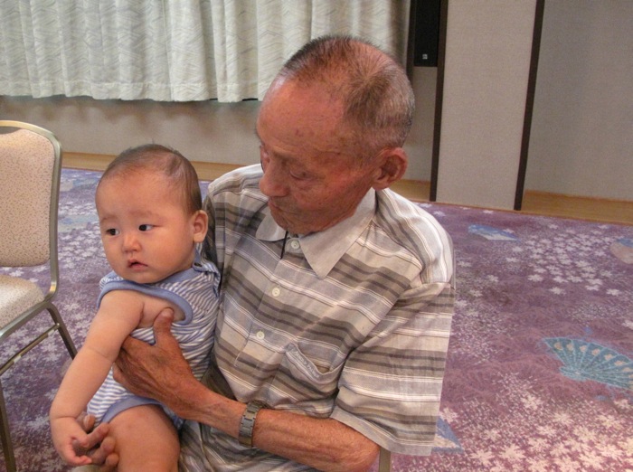 寅作おじいちゃん、99歳おめでとう_f0170995_19525620.jpg