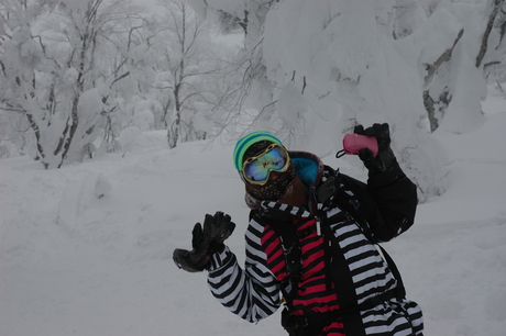 転倒もまた楽し。粉雪病ならではだ!!_c0242406_7595190.jpg