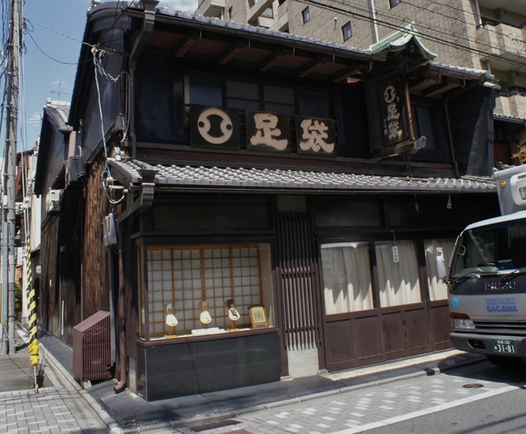 創業１４０年の京の足袋屋さん「分銅屋」_b0063958_20205618.jpg