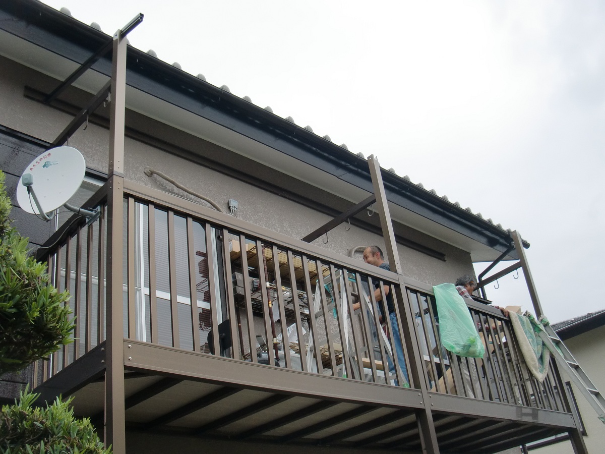 ベランダに屋根取り付け 骨組み完成です 市原市リフォーム店の社長日記 日日是好日 ベランダに屋根取り付け 骨組み完成です 市原市リフォーム店の社長日記 日日是好日