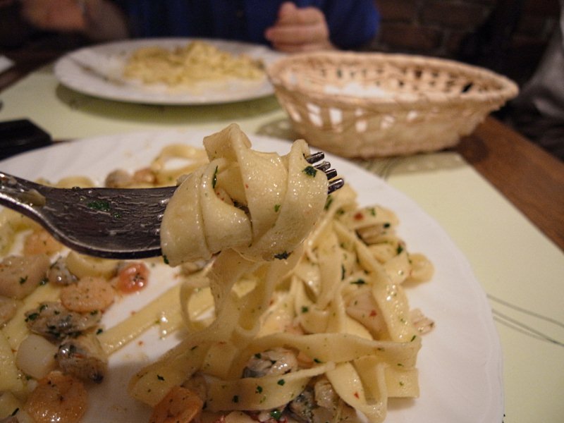 行列店の実力や如何に 〔オステリア ガウダンテ/イタリア料理/大阪駅前第4ビル店 〕_f0195971_18582298.jpg