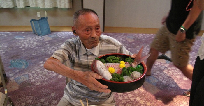 寅作おじいちゃん、99歳おめでとう_f0170995_1335754.jpg