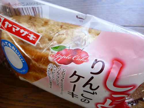 【菓子パン】しっとり りんごのケーキ＠ヤマザキ_c0152767_21251952.jpg