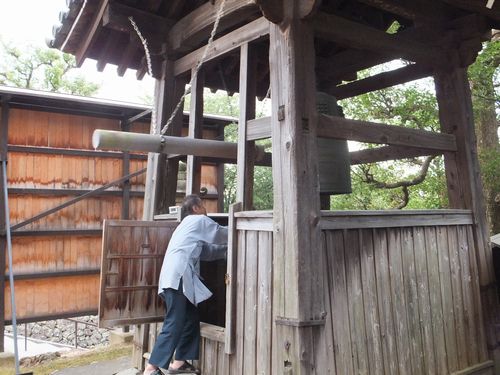 興福寺早朝散歩 3 6時の南円堂の鐘の音を聞く 夢違い 興福寺早朝散歩 3 6時の南円堂の鐘の音を聞く 夢違い