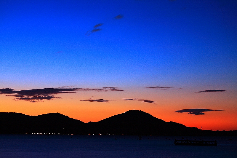 島々の夕暮れ_c0247313_22373088.jpg