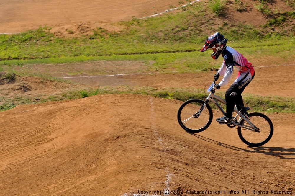 ２０１２JBMXFジャパンシリーズ第4戦in上越金谷山VOL6：ガールズ１３−１４/１５才以上決勝_b0065730_13344213.jpg