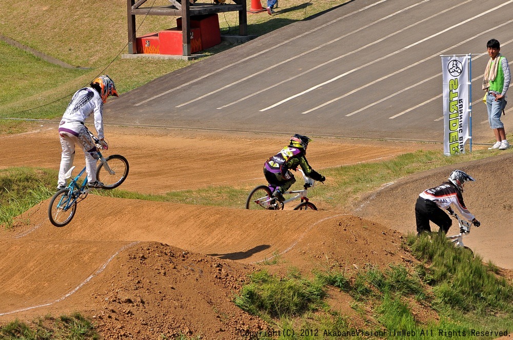 ２０１２JBMXFジャパンシリーズ第4戦in上越金谷山VOL6：ガールズ１３−１４/１５才以上決勝_b0065730_13422476.jpg