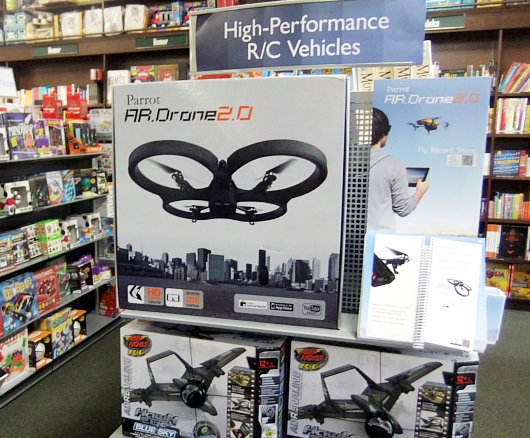 ハイビジョン・カメラ付き未来型ラジコン飛行機、AR.Drone 2.0_b0007805_134224.jpg