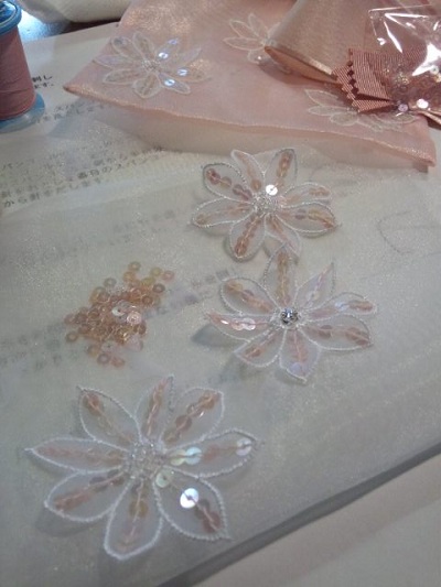 オーガンジーに刺繍_d0152937_22143039.jpg