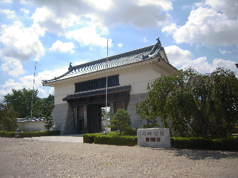 岡崎城_e0033570_6403411.jpg