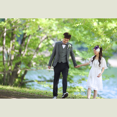静岡県の結婚式前撮り写真 緑のウェディングフォト 青空の下のロケーションフォト Petite Rose