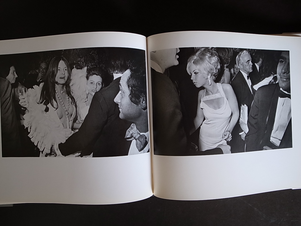 WOMEN ARE BEAUTIFUL / Garry Winogrand : Books & Things