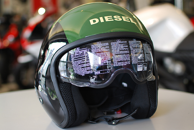 ＤＩＥＳＥＬ（ディーゼル）ヘルメット取扱い開始 : SCSブログ