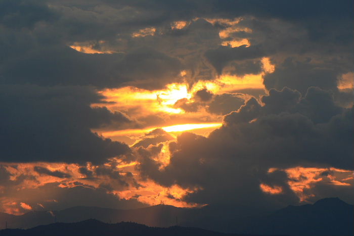 2012年8月6日　雲に包まれた夕陽_c0241488_026733.jpg