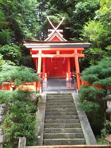 巨石信仰の地「立磐神社」「夜支布神社山口」で安らぐ_f0120102_822632.jpg