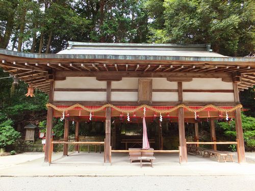 巨石信仰の地「立磐神社」「夜支布神社山口」で安らぐ_f0120102_85459.jpg