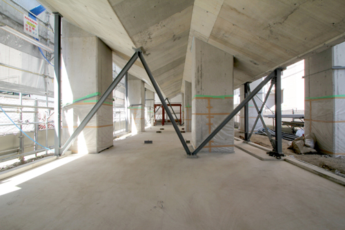 高架下Site-C_a0166284_16253226.jpg