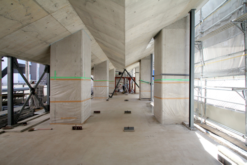 高架下Site-C_a0166284_16281799.jpg