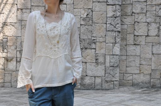 季節の道しるべ ・ ・ ・ LOCAL_b0110582_2005146.jpg