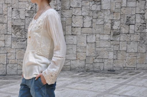 季節の道しるべ ・ ・ ・ LOCAL_b0110582_2011722.jpg