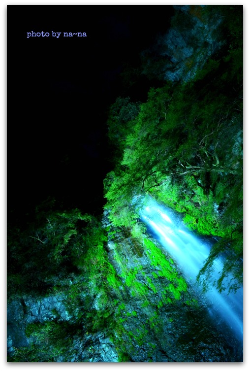 夜の滝_a0259615_22222650.jpg