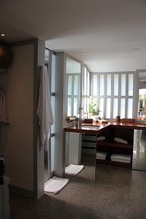 d0240659_22383.jpg