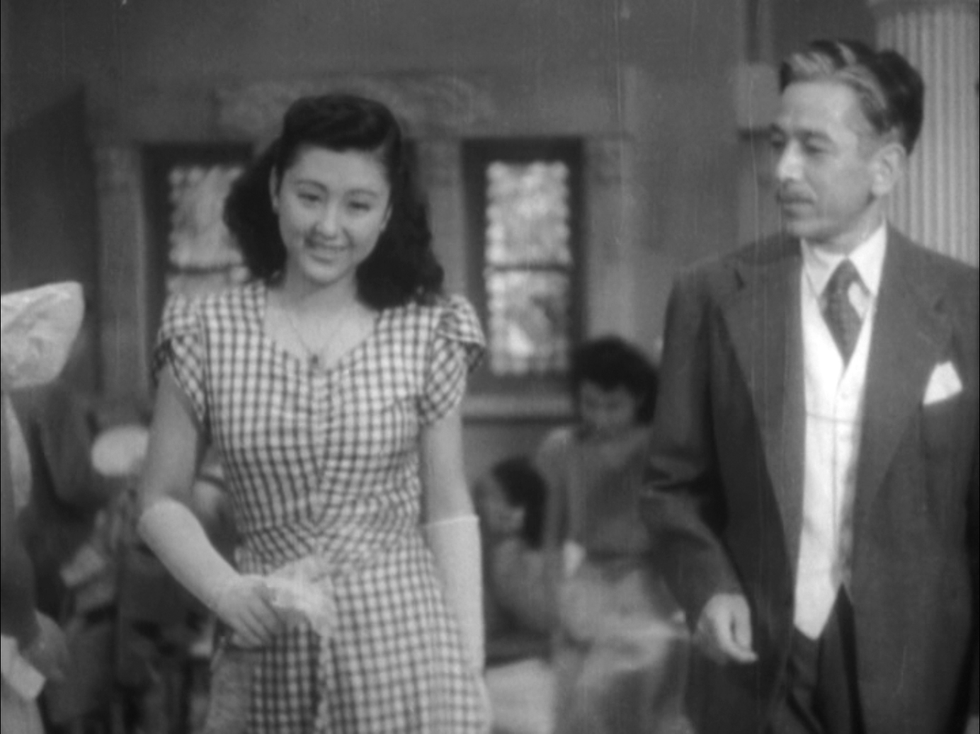 津島恵子（つしま・けいこ）「安城家の舞踏會」（1947）《前篇》_e0042361_22181923.jpg