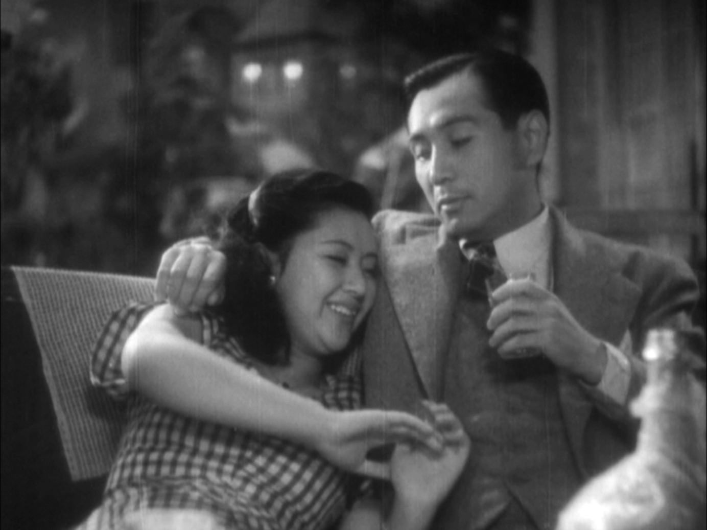 津島恵子（つしま・けいこ）「安城家の舞踏會」（1947）《前篇》_e0042361_22341753.jpg