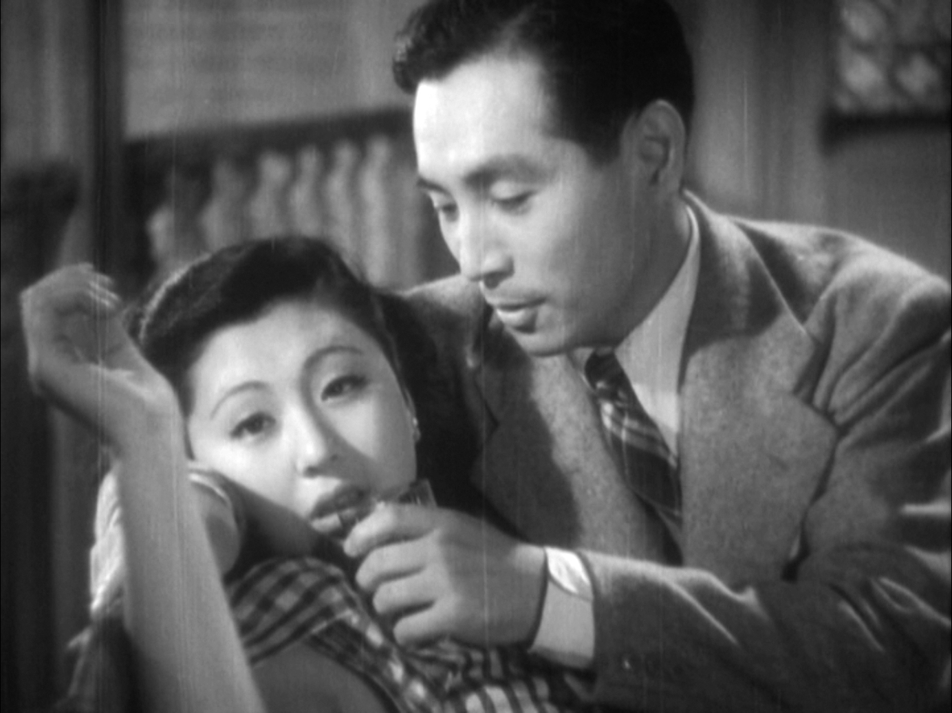 津島恵子（つしま・けいこ）「安城家の舞踏會」（1947）《前篇》_e0042361_22352627.jpg