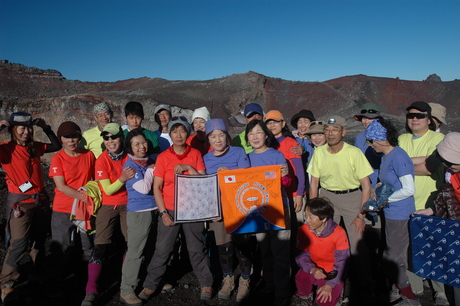 2012年9月1日、素晴らしいご来光を仰いで富士山に24人全員登頂_c0242406_1220241.jpg