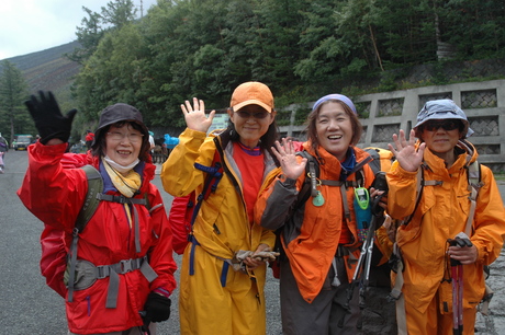 2012年9月1日、素晴らしいご来光を仰いで富士山に24人全員登頂_c0242406_12593463.jpg