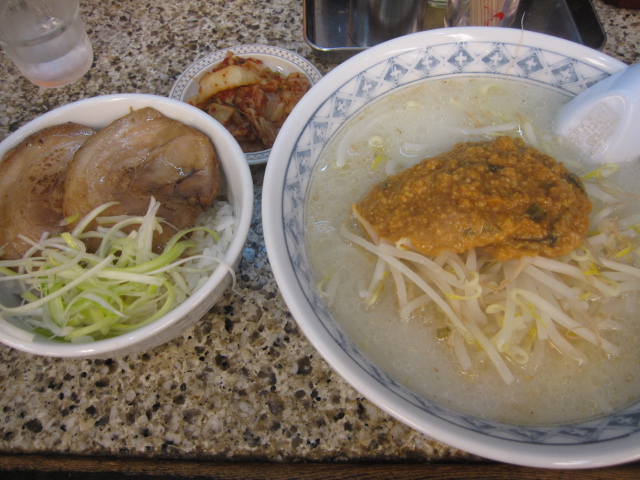 九州らーめん桜島「みそラーメン+焼きチャーシュー丼セット¥650」@八王子_b0042308_23365354.jpg