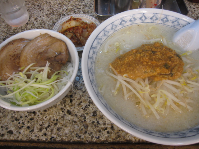 九州らーめん桜島「みそラーメン＋焼きチャーシュー丼セット￥650」@八王子_b0042308_23365354.jpg