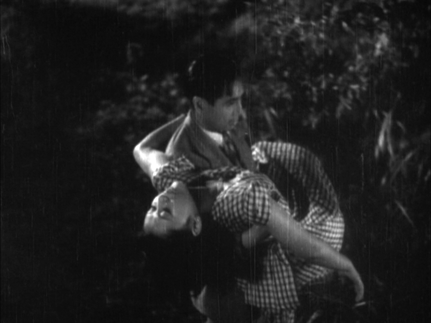 津島恵子（つしま・けいこ）「安城家の舞踏會」（1947）《後篇》_e0042361_22104835.jpg