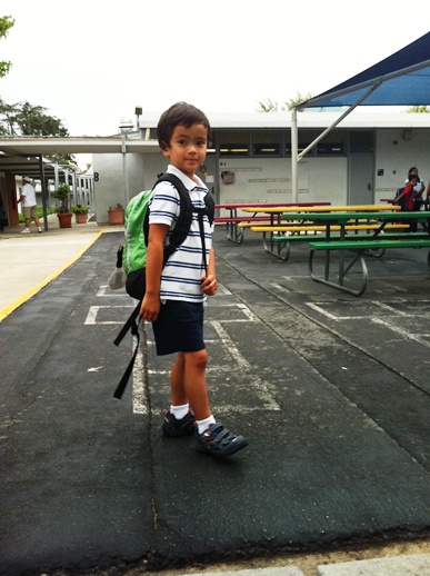 First Day @ Kindergarten_b0011412_14142478.jpg