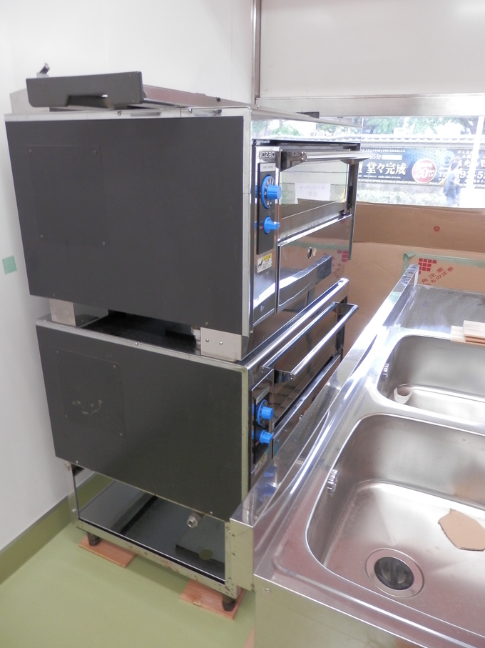 「大壁」塗り2日目&「厨房器具」搬入&「屋根」張り☆_a0125419_80269.jpg
