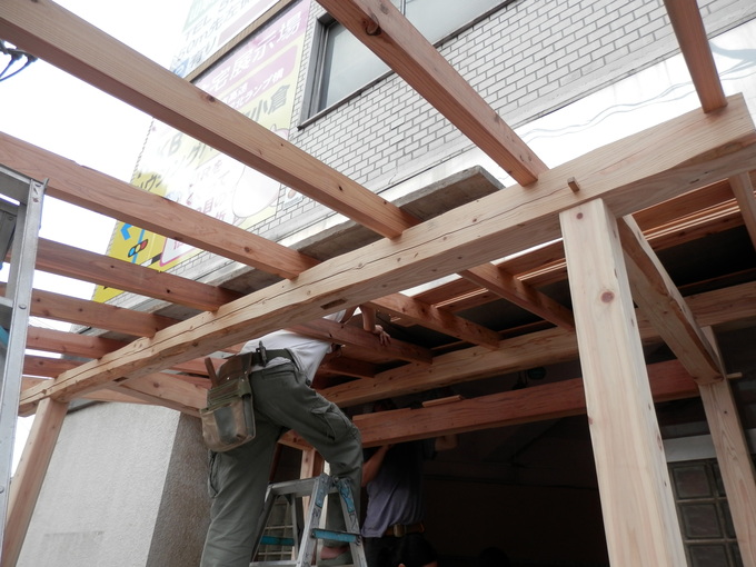 「大壁」塗り2日目&「厨房器具」搬入&「屋根」張り☆_a0125419_8302047.jpg