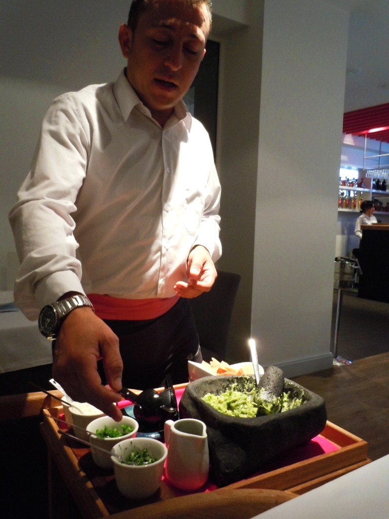 Guacamoleは石臼で_c0213220_642877.jpg