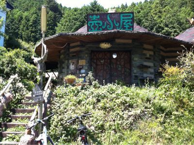 「壺小屋」という地元の珍百景_d0124543_03917.jpg