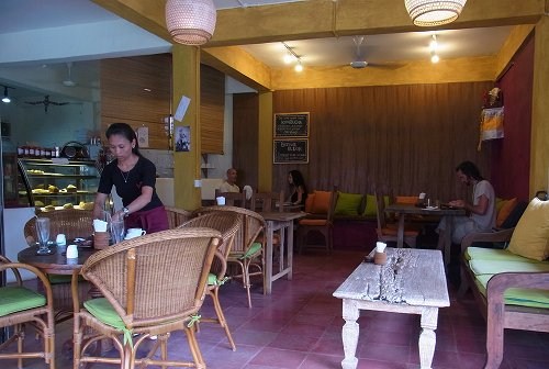 Cafe Vespa でコーヒーブレイク　@ Penestanan, Ubud (\'12年4月＆5月)_a0074049_20351489.jpg