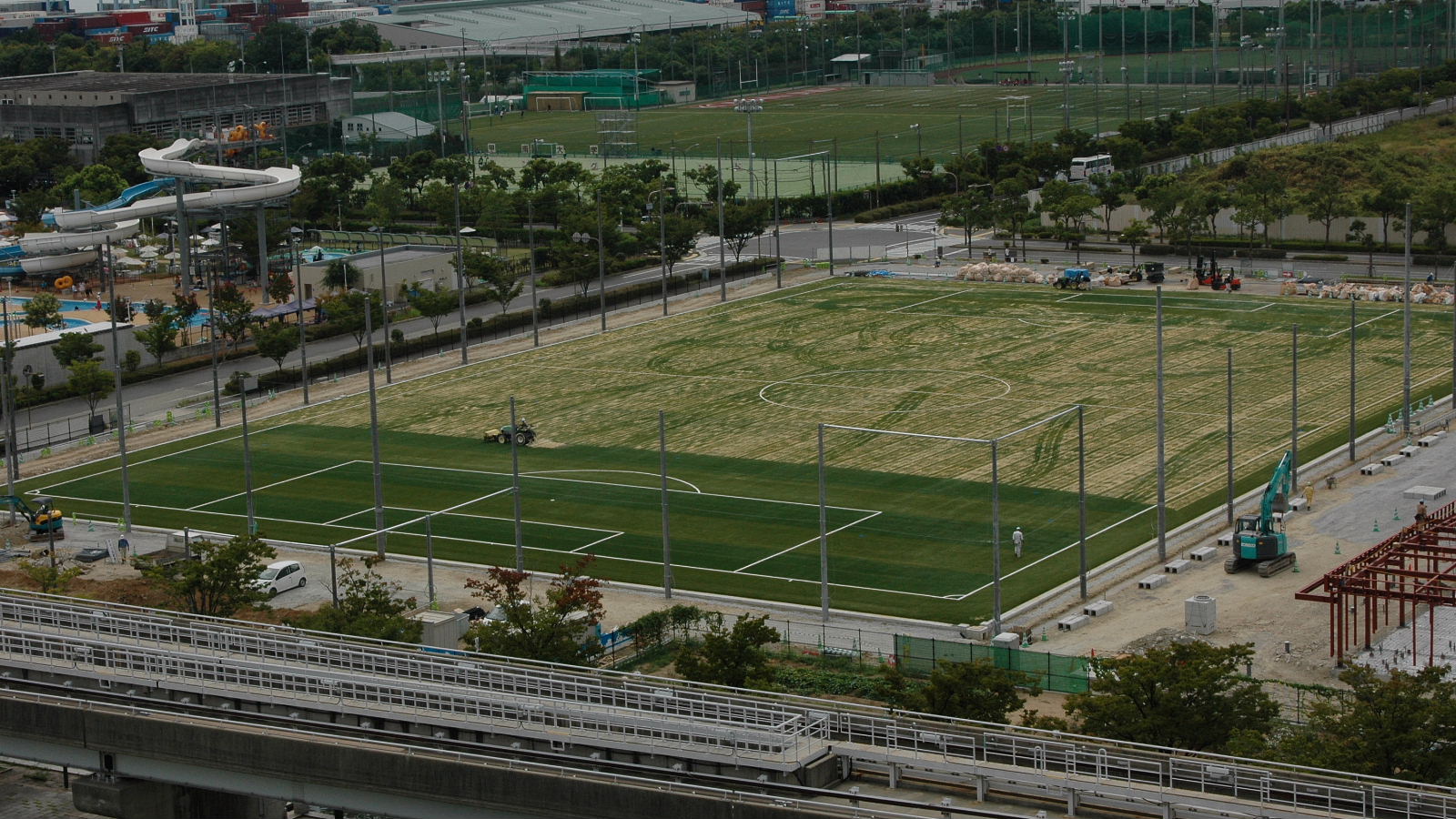 ８日の神戸レディース フットボール センター建設工事 風の向くまま