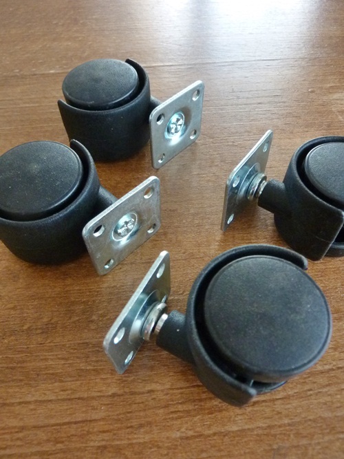 ひっさびさ ダイソーのキャスター4p入り 100yen Zakka