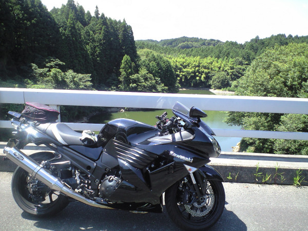 夏休みにツナギ着て月ヶ瀬走ってたら暑すぎて死ぬかと思った Peacepact