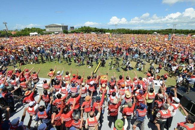 オスプレイ配備撤回へ・・・沖縄の意思示す　１０万人を超える声の結集！_f0061067_20304448.jpg