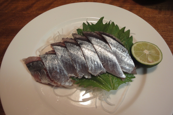 低カロリー晩ご飯、鶏ゴボウご飯、秋刀魚のお刺身、里芋の炊いたン（笑）お刺身昆布^^_e0221199_1940233.jpg