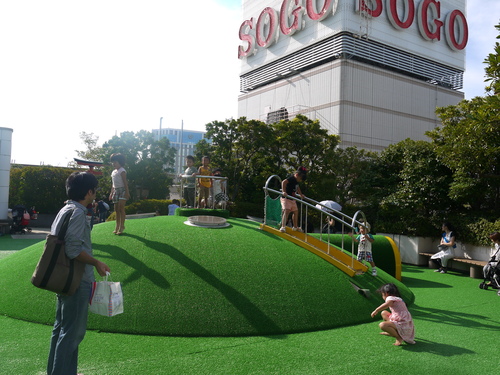 そごう横浜 海の見える そごう屋上 ビアガーデン &日産ショールーム_e0123104_6503019.jpg